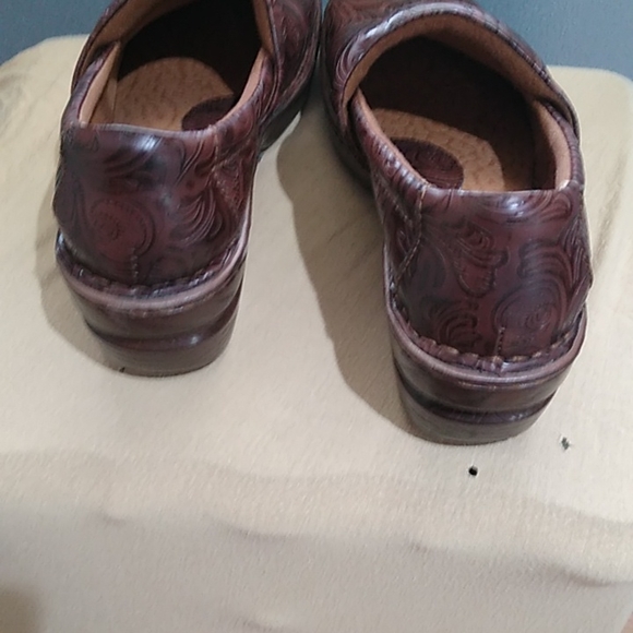 Shoes - Picture 2 of 3